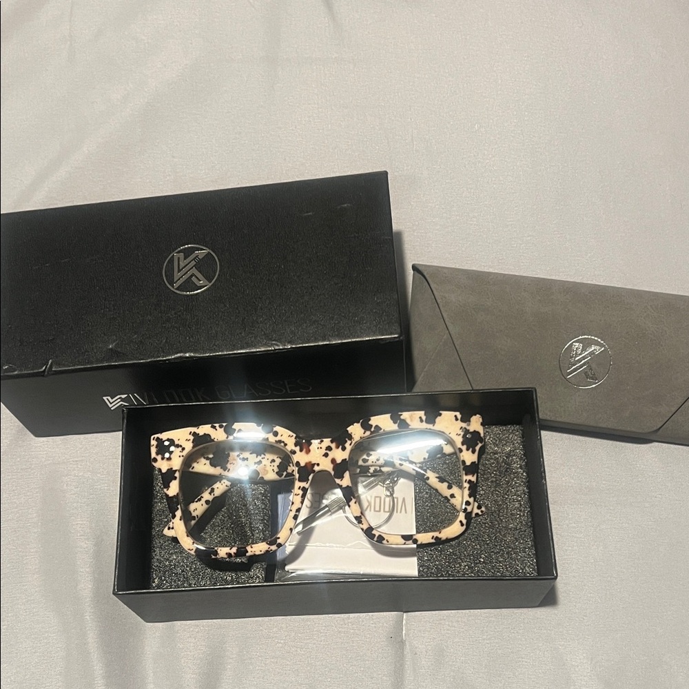 Stylish Tortoiseshell Sunglasses